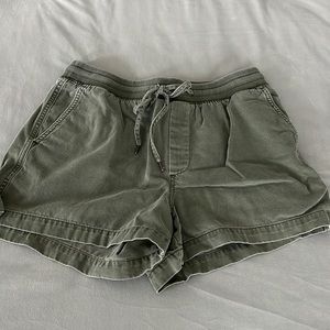 Gap green shorts